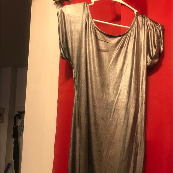 Dresses - Picture 2 of 3